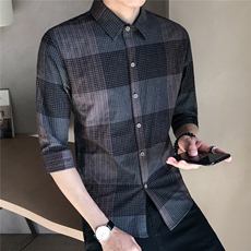 墨绿色
