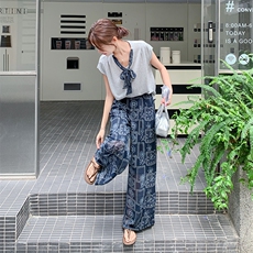 碎花拼接灰色T恤阔腿裤套装女夏2025新款巨好看流行两件套超火，女装套装/套裙，2C260