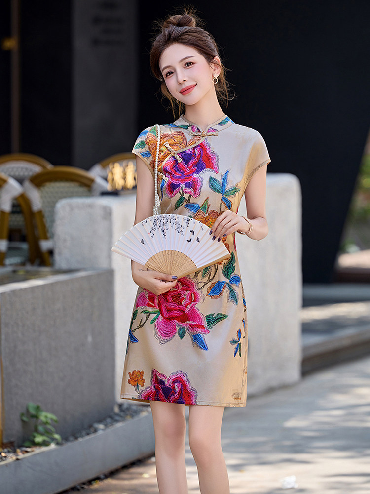 新中式国风改良旗袍女2025夏季新款高级感修身年轻款少女印花裙子,女装连衣裙,恋慕依尚