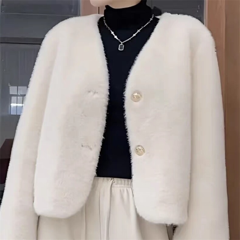 2025新款V领短款外套女士，女装短外套，牛米欧羽绒服工厂店