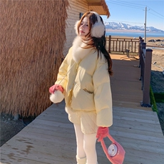 现货！2C056-7096-P285控428（浅黄色90绒羽绒服送毛毛围巾），女装羽绒服，2C056