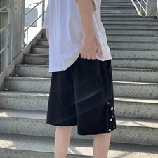黑色