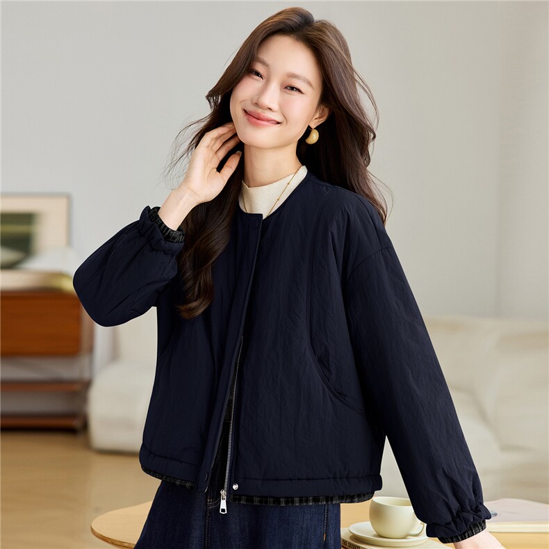 2025年冬季宽松圆领格子下摆拼接轻薄棉服棉衣短外套,女装棉衣/棉服,简韵佳