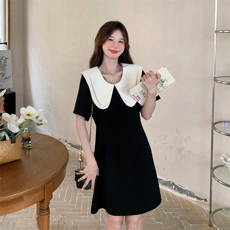 法式显瘦连衣裙夏季2025新款女娃娃领设计感小众通勤减龄甜美黑裙图片