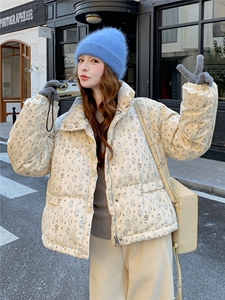 210-7701-P265-K388米白色短款碎花撞色羽绒服图片