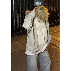 灰色