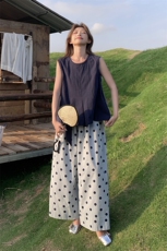 今年流行一整套穿搭盐系休闲背心套装女2025新款波点阔腿裤两件套，女装套装/套裙，2C057