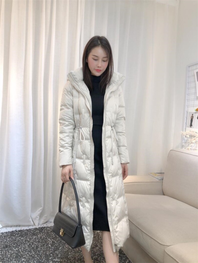 DINOBIENS/冬季显瘦定制面料羽绒服，女装羽绒服，迪诺比亚