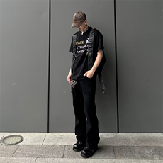 黑色