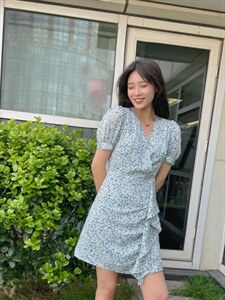 小v领A版连衣裙图片