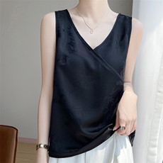 高级感缎面V领吊带半袖女2025年夏季新款宽松无袖配西装洋气内搭，女装背心吊带，朝贺羊绒
