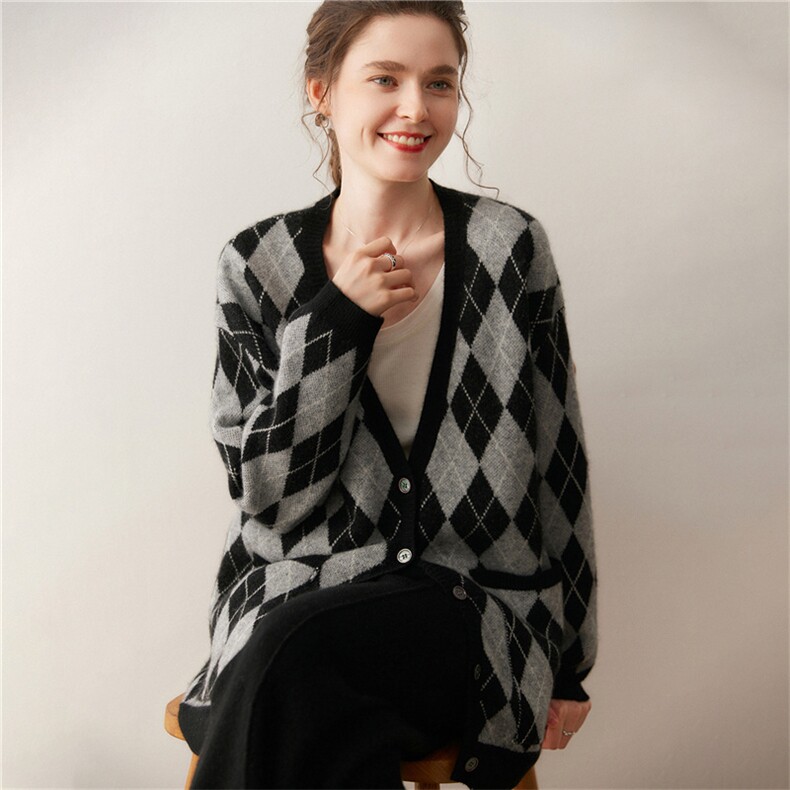 新款菱形开衫时尚百搭简约休闲风，女装针织衫/毛衣，广悦羊绒