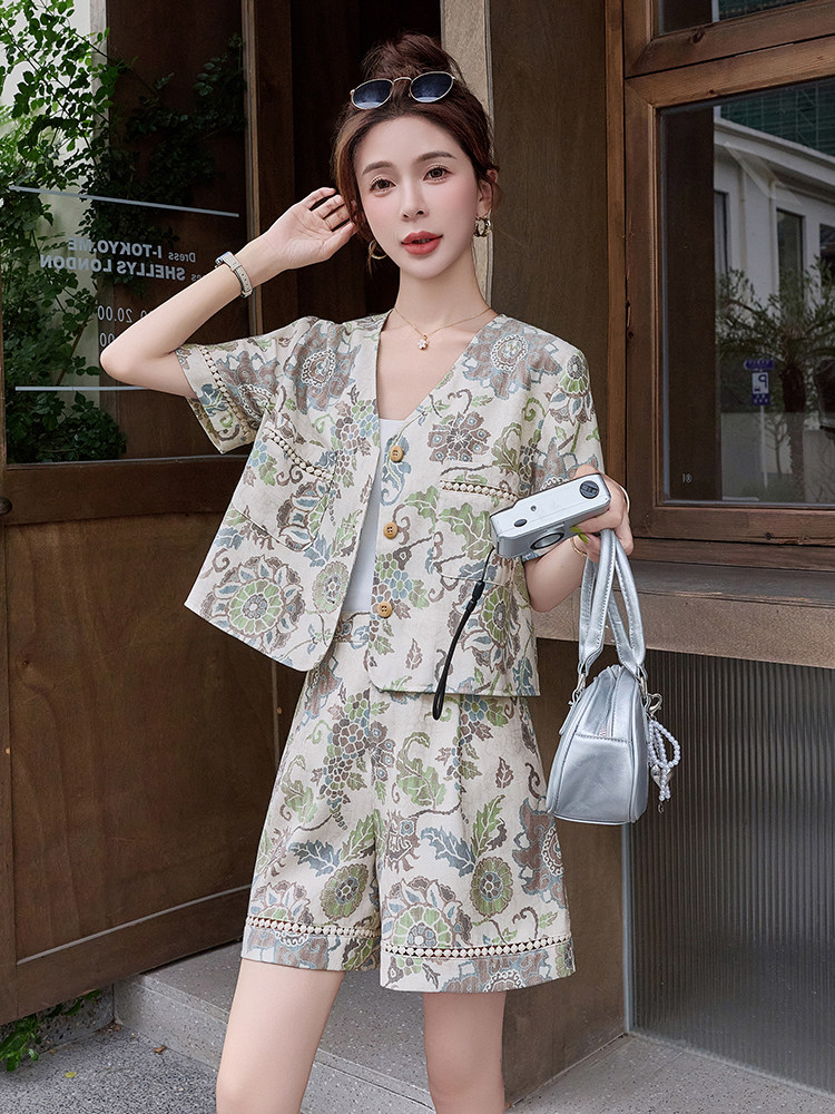 新中式短裤套装女2025夏新款气质巨好看老钱风休闲减龄亚麻两件套,女装套装/套裙,伊仟回