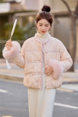 【bao款大货已出】2026冬装新款新中式刺绣羽绒服狐狸毛水貂毛，女装羽绒服，雅静靓衣