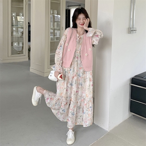 春季流行穿搭一整套装2025新款法式甜美碎花连衣裙针织马甲两件套图片