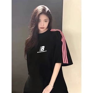 抖音得物品质二开240克宽松纯棉美式潮牌印花三条杠中性风短袖T恤图片