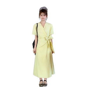 黄色短袖连衣裙子女夏2025年新款设计感小众法式气质收腰显瘦长裙图片