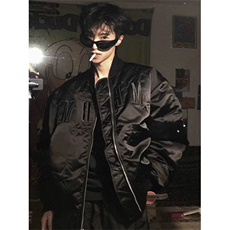 黑色