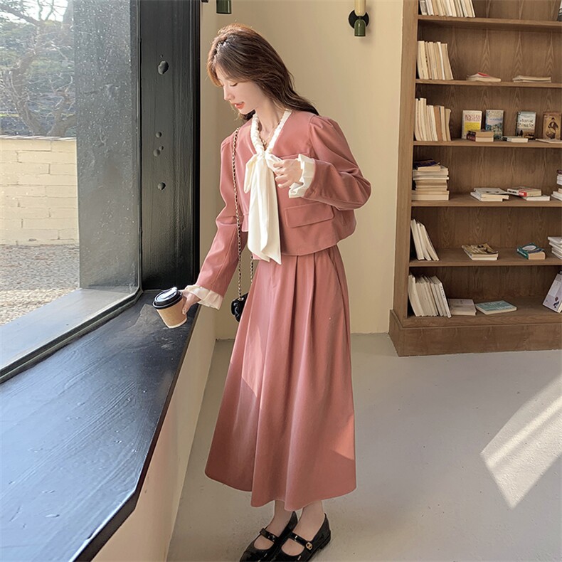 高级感穿搭法式粉色V领丝绒长袖连衣裙女初春秋好看长裙两件套装,女装套装/套裙,浪娴服饰