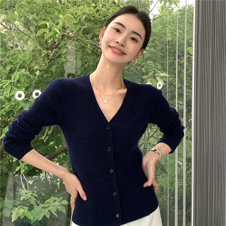 2025秋冬百搭时尚简约v领纽扣开衫针织衫,女装羊绒衫,玛卡隆羊绒