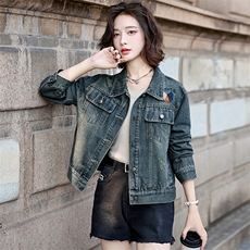 现货2025年女秋季新款气质翻领绣花牛仔外套，女装短外套，英标秀（1C119）