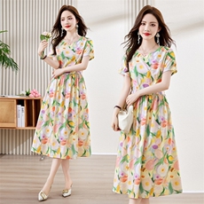 度假风油画彩色碎花连衣裙女2026夏新款洋气减龄披肩吊带裙，女装连衣裙，倪叶myz