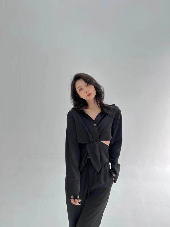结构主义交叉露腰绑带衬衫套装，女装衬衫，HE