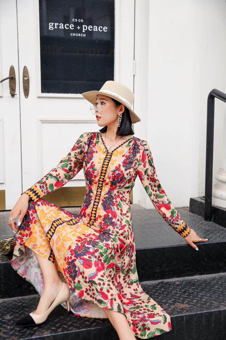 春季气质碎花连衣裙，女装连衣裙，蓝芝衣秀