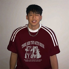 酒红色