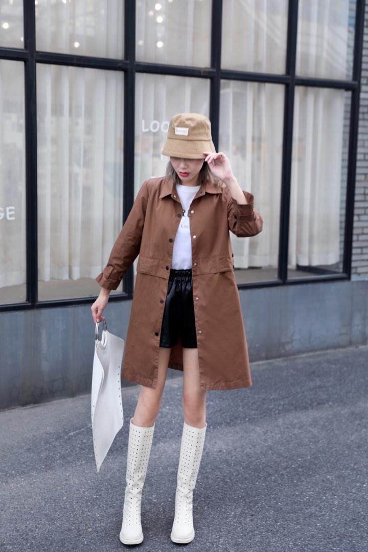 腰间扣子韩版风衣，女装风衣，美惠百合