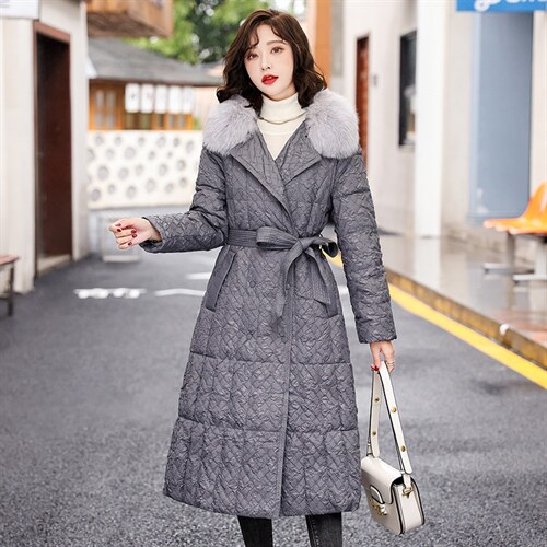 羽绒服新款2022年冬季女装时尚大气修身中款长白90%鸭绒真毛领，女装羽绒服，时尚俏佳人