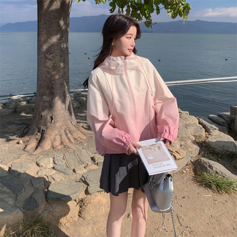 粉色渐变设计感工装冲锋衣女春季2025新款小个子休闲复古短款外套,女装短外套,多米2-075
