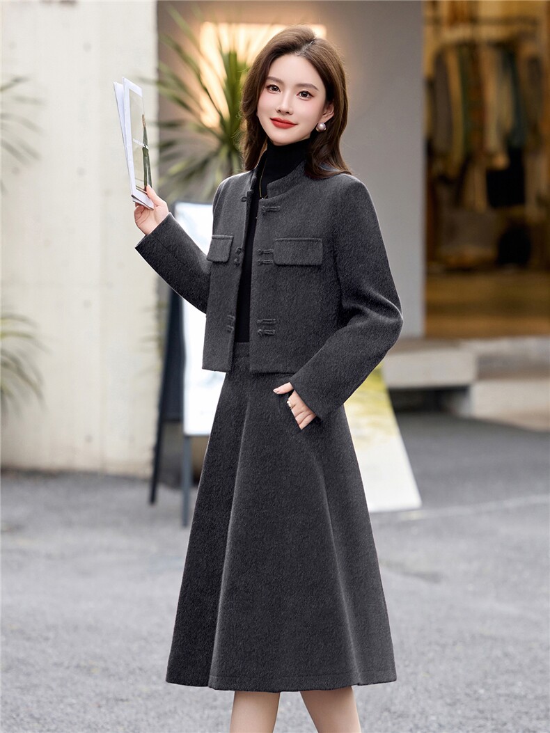 2025年冬季高端小香风气质两件套装裙减龄穿搭套裙,女装套装/套裙,伊航服饰