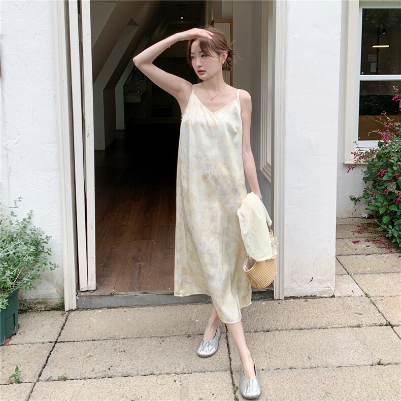 法式温柔风扎染吊带长裙+镂空针织开衫女夏显瘦通勤两件套,女装套装/套裙,维壹