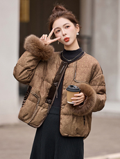 现货，现货2025年冬季新中式真狐狸毛羽绒短款，女装羽绒服，艾仟回(原伊仟回)