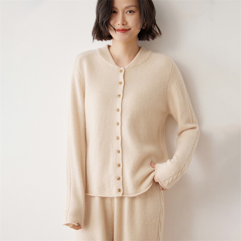 山羊绒开衫外套女立领单排扣慵懒风针织衫宽松毛衣，女装羊绒衫，雪山红莲