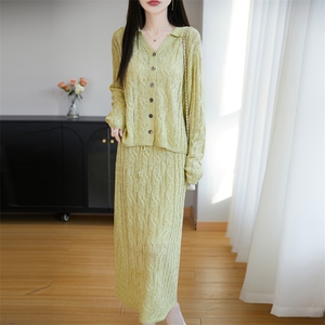 温柔通勤舒适时尚百搭女士扭花圆领套装图片