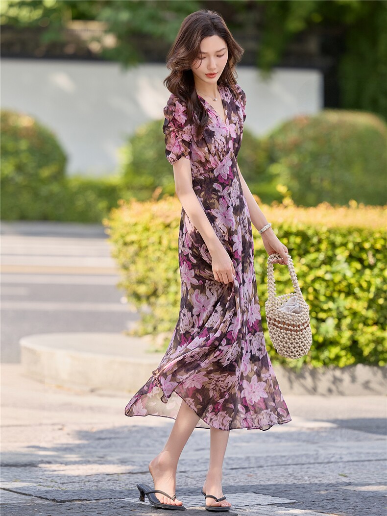 2026年夏季新款v领连衣裙长裙45度斜裁乔其纱旅游女士中高腰长裙,女装连衣裙,众宇琦