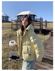淡黄色