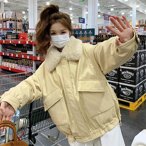 黄色减龄时尚羊羔毛翻领蛋白皮羽绒服女2025冬新款加厚90白鸭绒服图片