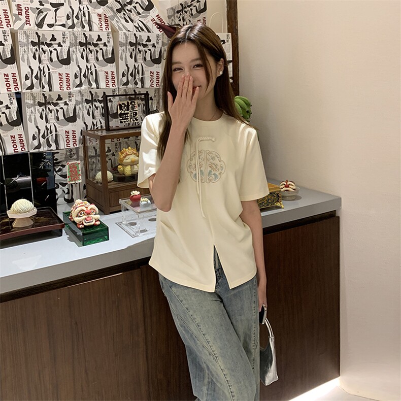 现货已出。2024夏季中式前片破缝下摆开叉绣花T恤P49-K75,女装T恤,慧峰