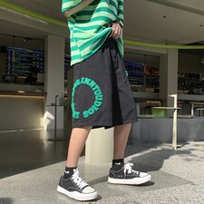 黑色
