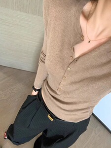 春季薄款精纺羊毛衫女内搭软糯高级感修身显瘦毛衣纯羊毛打底衫图片