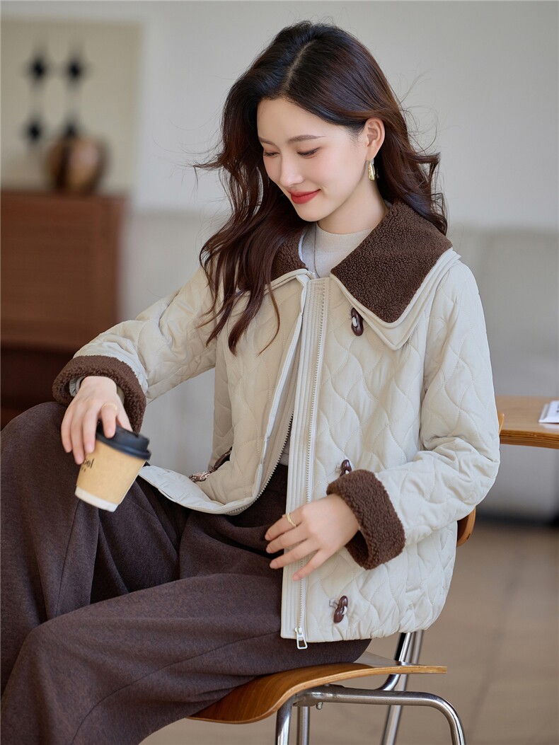 现货!2025年冬季时尚休闲牛角扣毛毛领夹棉加厚女外套,女装棉衣/棉服,依恋蒂丝
