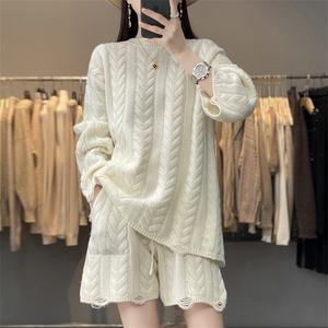秋冬款100%羊毛衫套装女圆领宽松慵懒风针织羊绒衫上衣短裤两件套图片