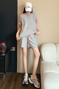 新款时尚运动休闲套装女夏设计感星星印花宽松显瘦短袖短裤两件套图片