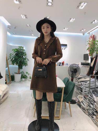 【现货】V领木耳边针织连衣裙，女装连衣裙，艾丹迪蔓