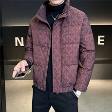 酒红色