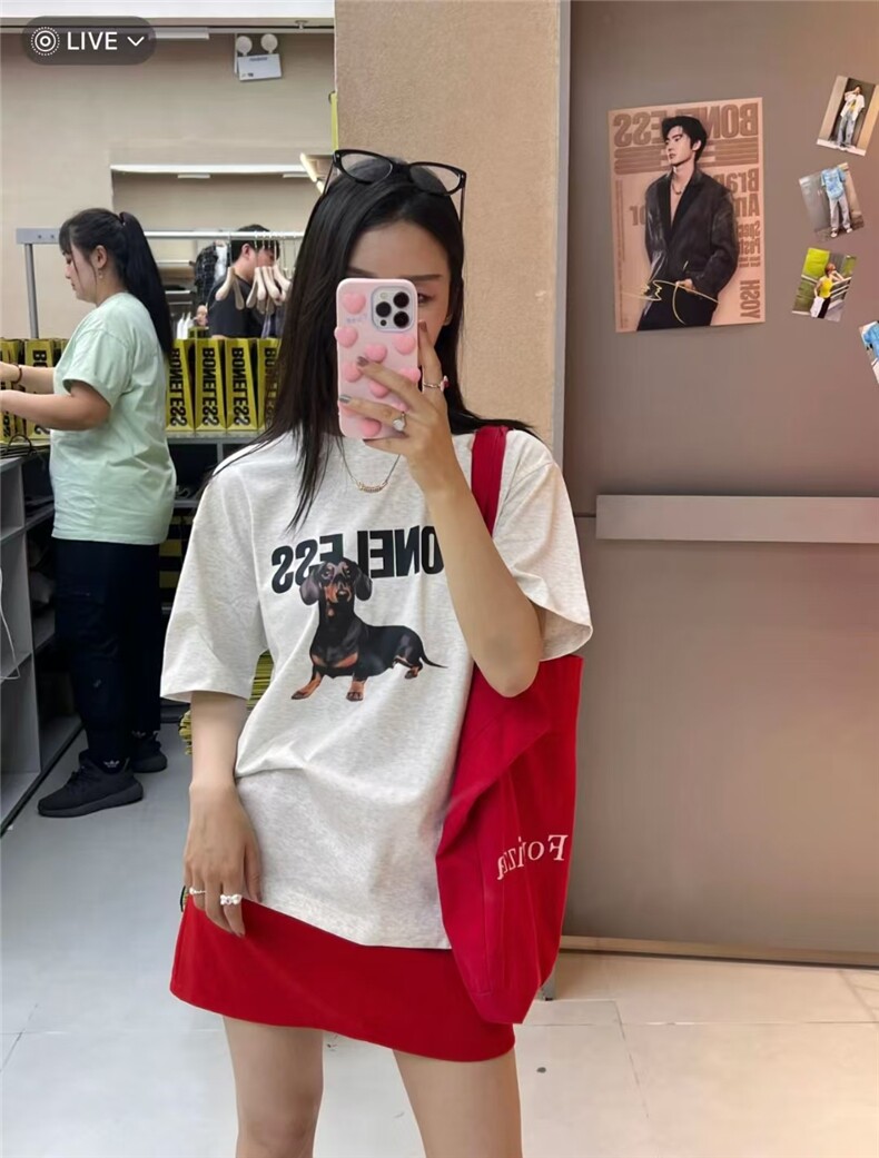 32025简单百搭时尚腊肠狗印花T恤图片
