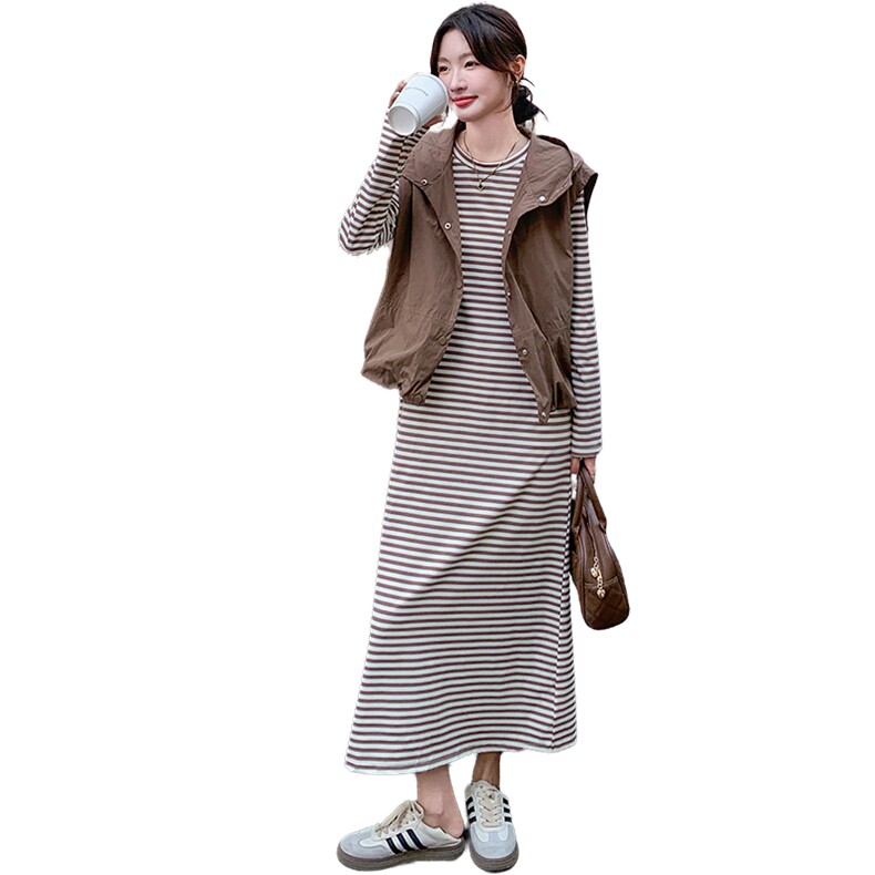 现货秋装新款休闲宽松马甲＋条纹连衣裙两件套2C135-6807P165K238，女装连衣裙，2C135